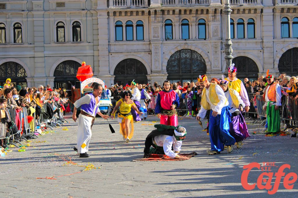 Carnevale di Trieste, edizione da record: 50 mila persone e 2.500 figuranti nella grande sfilata (VIDEO)